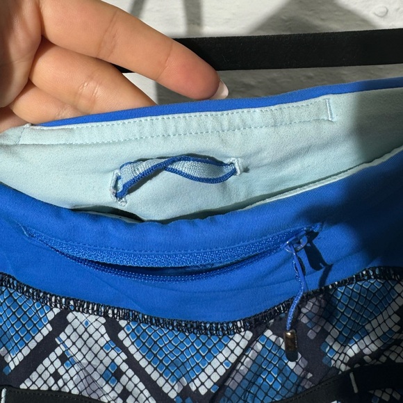 Lululemon Run Speed Short 4-way Stretch in Blue Snake Promt - Picture 9 of 10